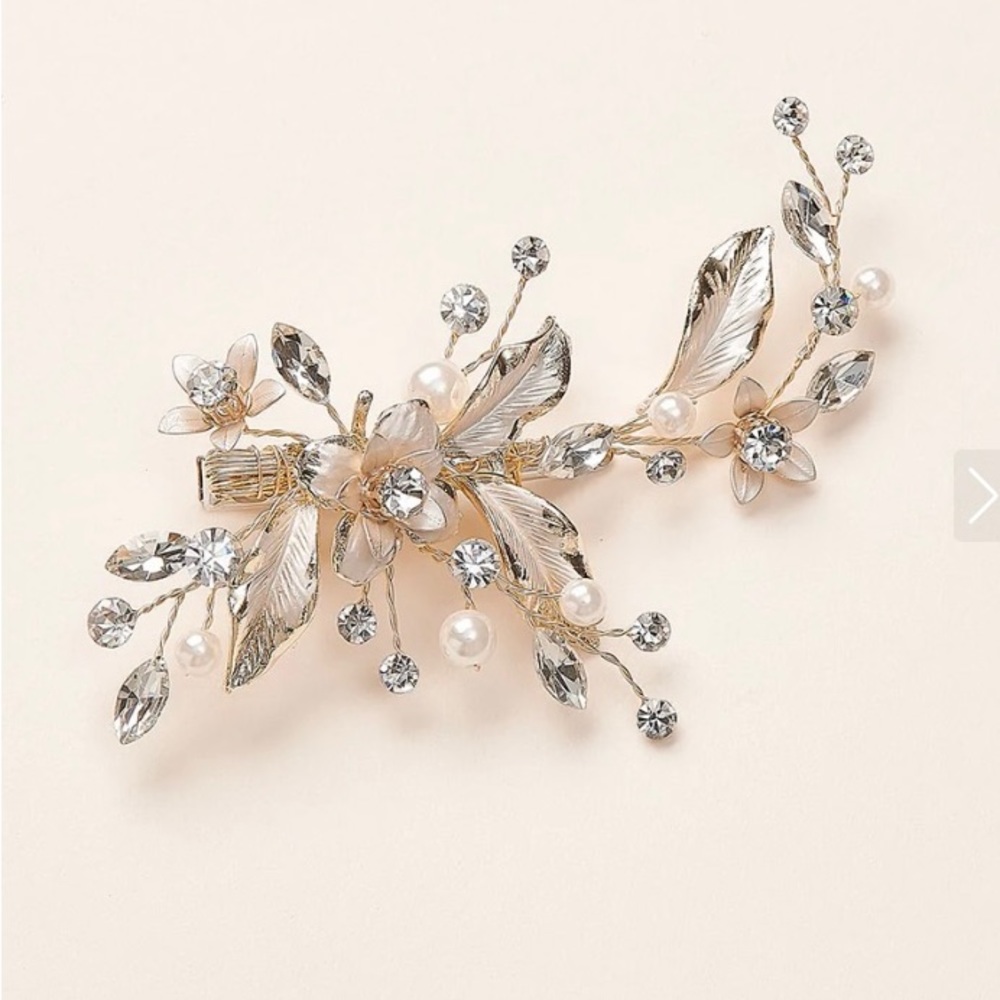 Dareth Colburn petite pearl and floral hair clip